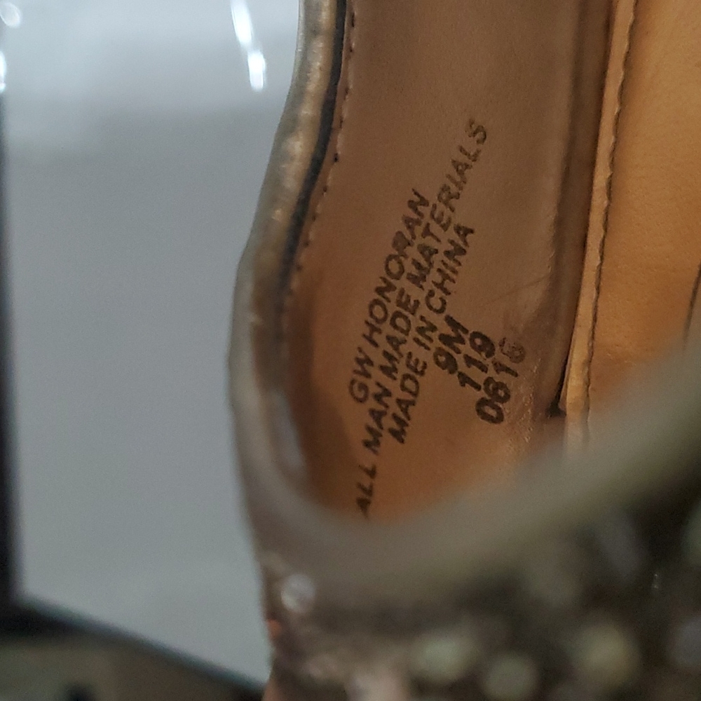 GUESS Shoes - Picture 7 of 7